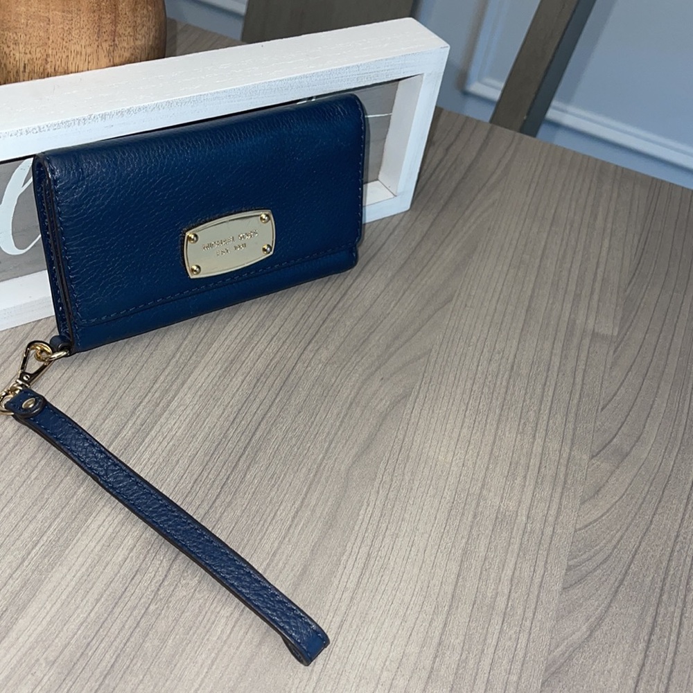 Michael Kors wallet / phone holder - Picture 2 of 4